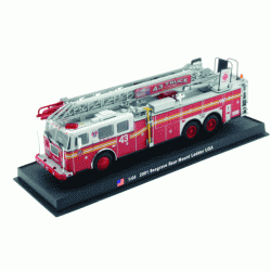 Seagrave Rear Mount Ladder 2001 die-cast Fire Truck Model 1:64